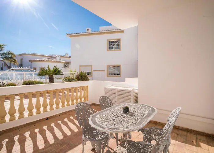 Beautiful Seaview 2 Bedroom Apartment